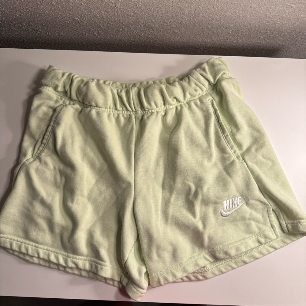 Nike Green Athletic Shorts Lightweight Elastic Waist